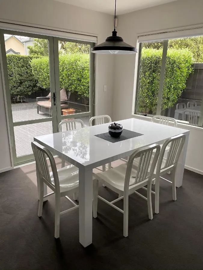 Home By Hagley Park Christchurch